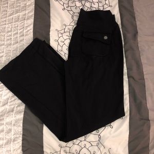 Athleta yoga pants with pockets